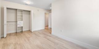 2561 NE 193rd St Gallery 9