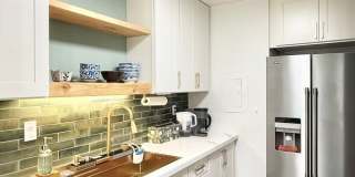PARTIALLY FURNISHED 3br/2.5ba/2pkg Townhouse w/ENCL yard! Gallery 5