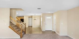 Bright Open-Concept Condo with 1-Car Garage in Prime Commuter Location Gallery 8