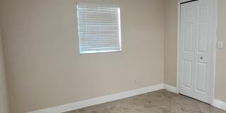 213 Southeast 21st Street Gallery 17