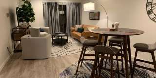 2 Bedroom 1 Bath - Blocks from Pearl Street and Downtown Gallery 1