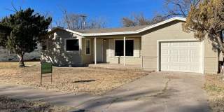 3-Bedroom Plainview Home with 1-Car Garage and Spacious Backyard Gallery 1