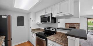 Charming 2BR Condo in Denver - Available NOW! Gallery 5