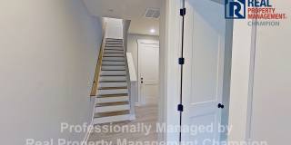 Bright & Open End Unit Townhome Bright & Open End Unit Townhome Gallery 3