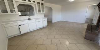 Large Living Area, rear yard has RV Access! Gallery 7