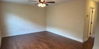 Tri level 2 bed, 2.5 bath Condo! Lakeridge School District. Gallery 9