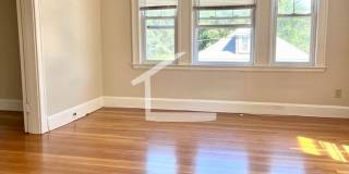 HUGE 3 bed duplex in the heart of Oak Square! Gallery 24