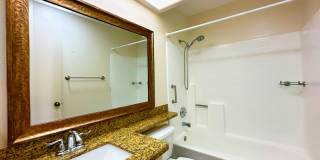 Lovely Spacious Eastlake Condo Gallery 14