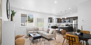 Newer Duplex in Deer Park 3bed, 2.5 bath Gallery 1