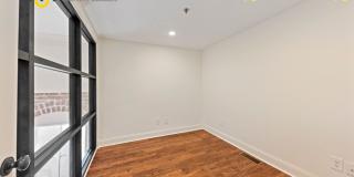 Charming 2/1 loft-style condo in the heart of Historic Downtown Charleston! Gallery 17