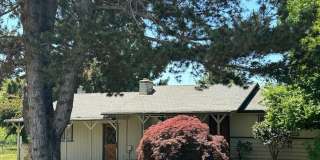 3BED 1.5BATH - BONUS ROOM, LARGE YARD, WASHER/DRYER HOOKUP, DRIVEWAY PARKING Gallery 1