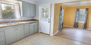 $500 OFF Special - Beautiful 4 Bed/1 Bath Home in Astoria Gallery 26