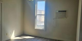 2 bed apartment with a private back porch Gallery 11