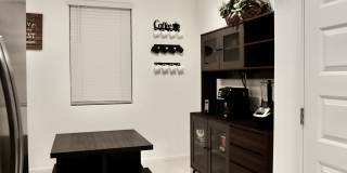 2410 West La Salle Street Gallery 20