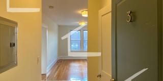 Nice 2 bed in Brookline Gallery 3
