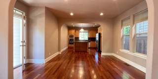 Stunning Corner Home in King City with Washer/Dryer Included, Private Courtyard! Gallery 5