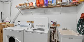 821 CATHARINE Street Gallery 14