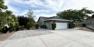 Charming 3 Bedroom Home with Fruit Trees and Outdoor Oasis Gallery 4