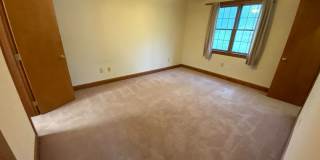 Room in 3 Bedroom Home at Grove Ave Gallery 23