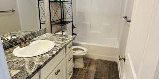 Spacious 3BR Home Near UT Hospital & Downtown Knoxville Gallery 21
