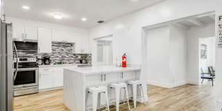 2639 Monroe St Gallery 9