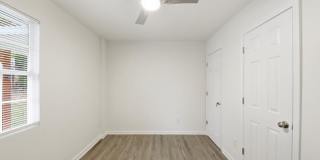Room in 3 Bedroom Home at Lincoln St SW Gallery 22