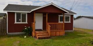 Very Cute Beach Cabin! Between Eureka  Arcata, 2 bedroom home with spacious yard Gallery 1