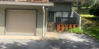 Knoxville 37918 - 2 bedroom, 2.5 bath Townhome - Contact Lisa Vineyard & Shannon Russell (865) 216-9334 Gallery 1