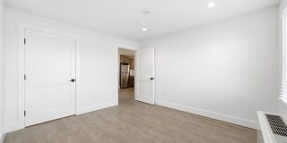180 Deer Park Avenue Gallery 16