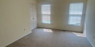 Spacious and Spectacular! 4 Bedroom home on gorgeous lot. Gallery 30