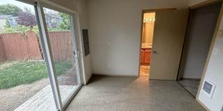 3 Story ~ 3 Bed/3 Bath Townhome in Parkview Village! Gallery 23