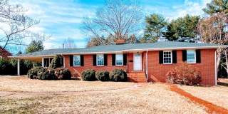 Great 4 Bedroom House Gallery 1