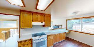 Application pending- Location, Location! - Four Bedroom house located minutes from Des Moines Waterfront Gallery 9