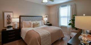 Hall Creek at Arlington Apartment Gallery 7