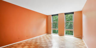 UNIQUE ONE BEDROOM AND DEN CONDO IS NOW AVAILABLE IN THE HIGHLY DESIREABLE PARKSIDE PLAZA CONDOMINIUM Gallery 15