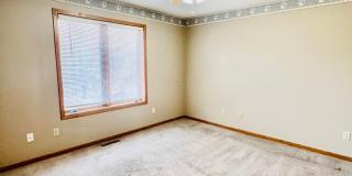 4 Bedroom 2 Bath Duplex in Iowa City Gallery 12