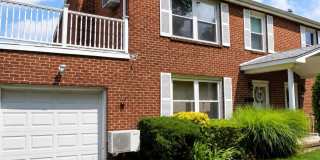 121 Manhasset Avenue Gallery 3