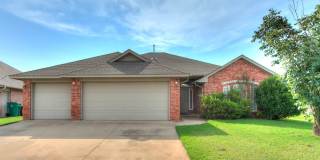 4 bedroom, 2 bath home in Castlebrook Crossing - Mustang Schools 4 bedroom, 2 bath home in Castlebrook Crossing - Mustang Schools Gallery 1
