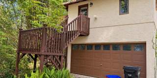 Charming 2 Bed, 1 Bath Carriage House in Historic Golfview Gallery 1