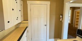 1114 W 8TH A&amp;B Gallery 18