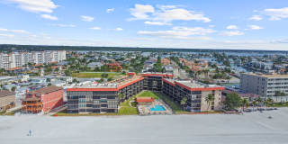 Luxurious Corner Unit with Stunning Floor-to-Ceiling Views! Gallery 21