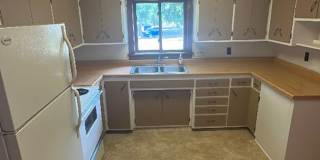 3 Bedrooms, 1 Bathroom & w/upper loft Single Family with Garage - Staples Gallery 1