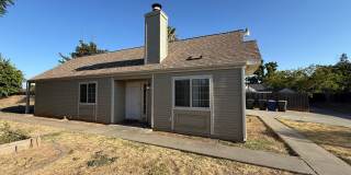 Adorable Private Home on Large Lot Gallery 1