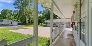 Move-In Ready 1 Bedroom Just Steps from Bass Pro Shops Gallery 1