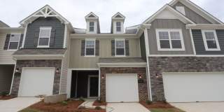 3BR/3BA Townhome w/ Patio + Community Pool in Matthews Gallery 1