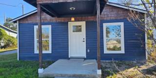 Beautifully Remodeled 3/1.5 Home in Historic Denver Heights with Modern Upgrades and a Park‑Like Backyard. Gallery 1