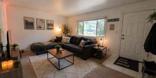 *AVAILABLE NOW* 3 Bedroom in Martin Acres, Huge Yard Gallery 4