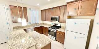 Luxury and Convenience: Fully Equipped 3-Bedroom 2.5 Bathroom 2 car garage Condo in Carson City Gallery 1
