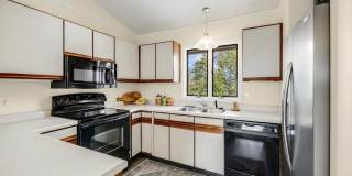 2-Bedroom, 2-Bathroom Condo with Stunning Downtown Views Gallery 37