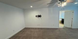 Spacious 5-Bedroom Riverview Home Gallery 28